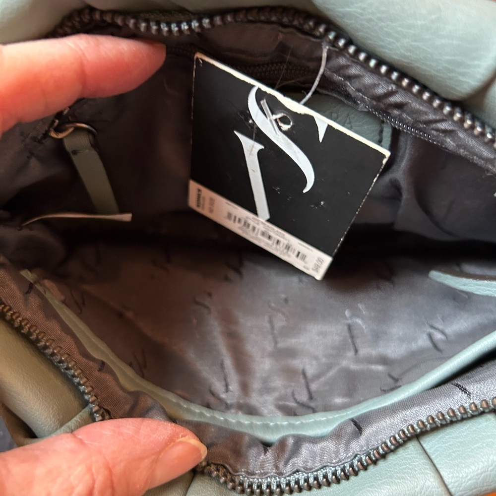 Vera Wang Blue Shoulder Bag NWT with Pleated Design STUNNING - Picture 13 of 16